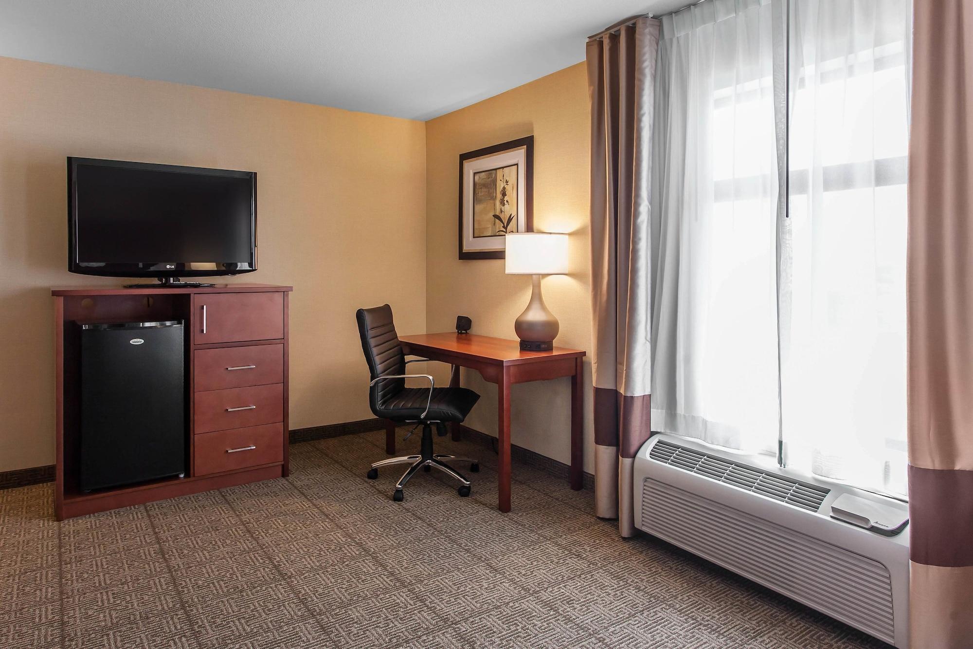 Comfort Inn & Suites Near Fallon Naval Air Station Exterior foto