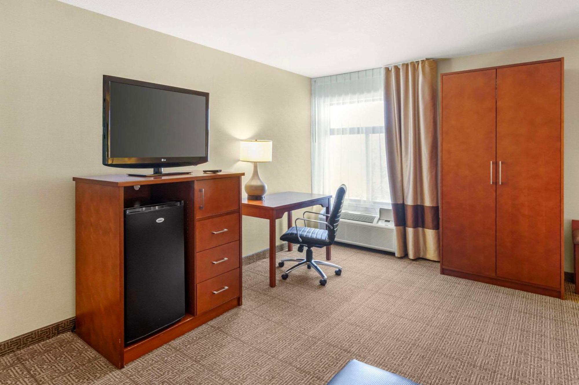 Comfort Inn & Suites Near Fallon Naval Air Station Exterior foto