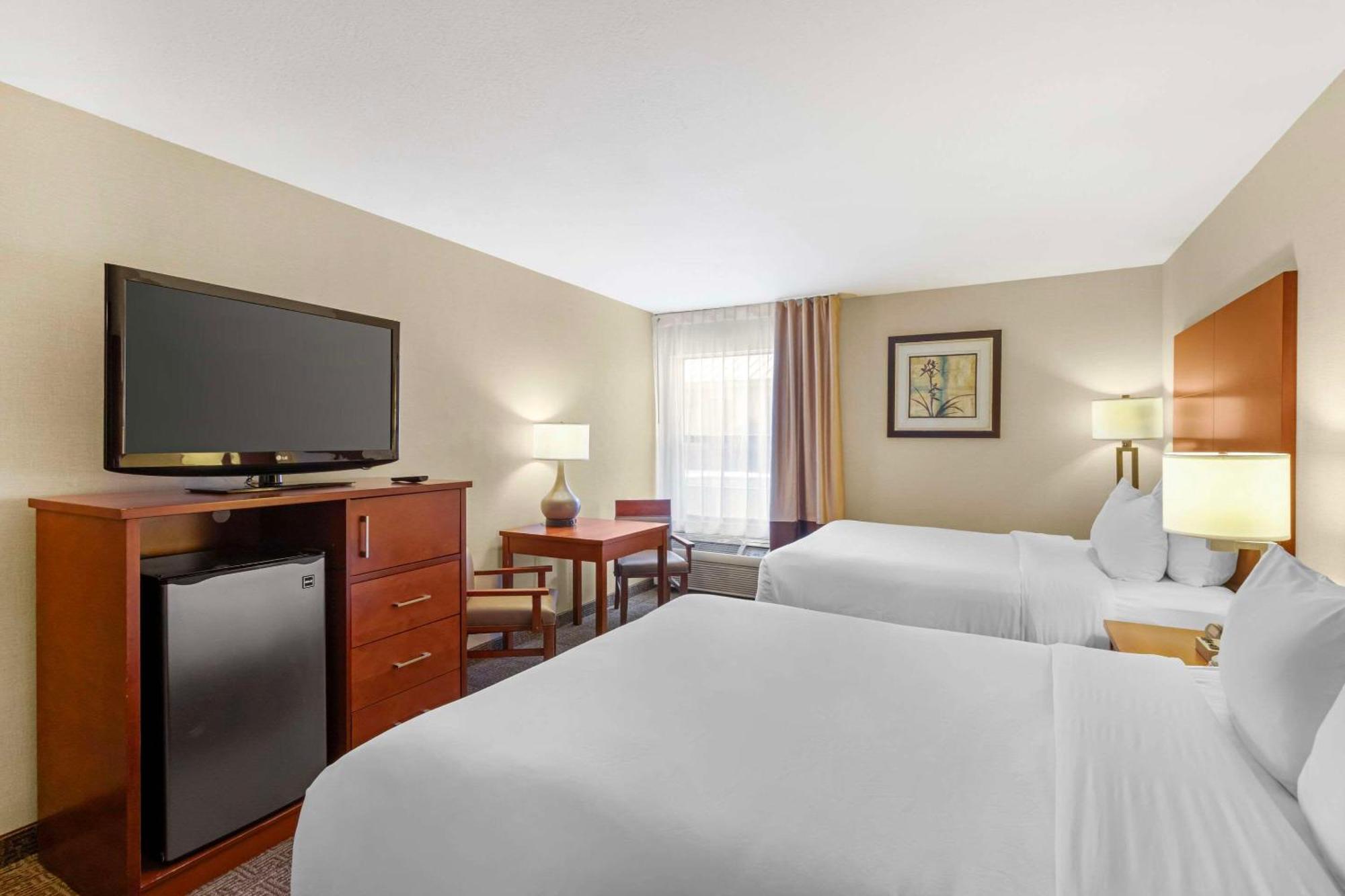 Comfort Inn & Suites Near Fallon Naval Air Station Exterior foto