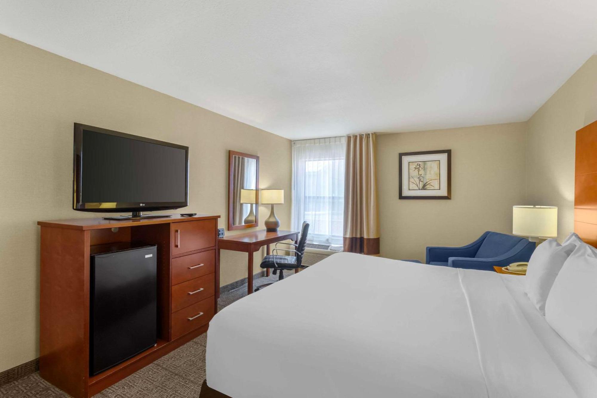 Comfort Inn & Suites Near Fallon Naval Air Station Exterior foto