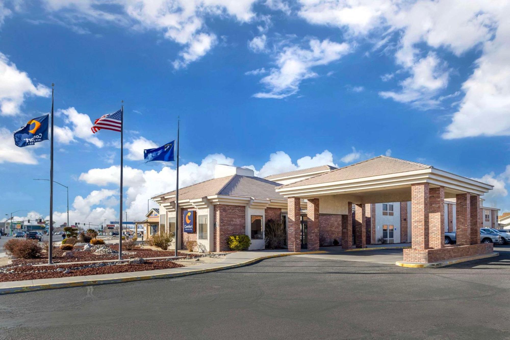 Comfort Inn & Suites Near Fallon Naval Air Station Exterior foto