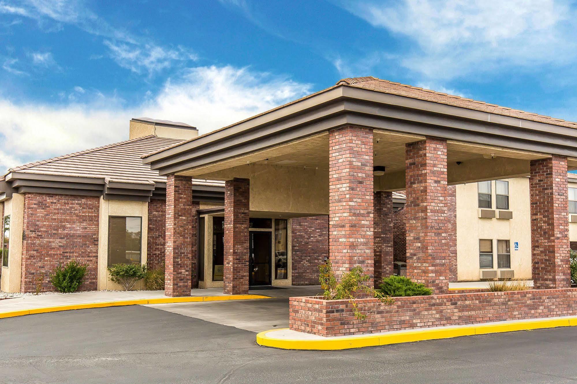 Comfort Inn & Suites Near Fallon Naval Air Station Exterior foto